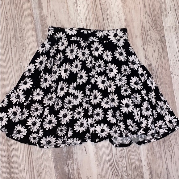 Skater Skirt - Picture 1 of 3